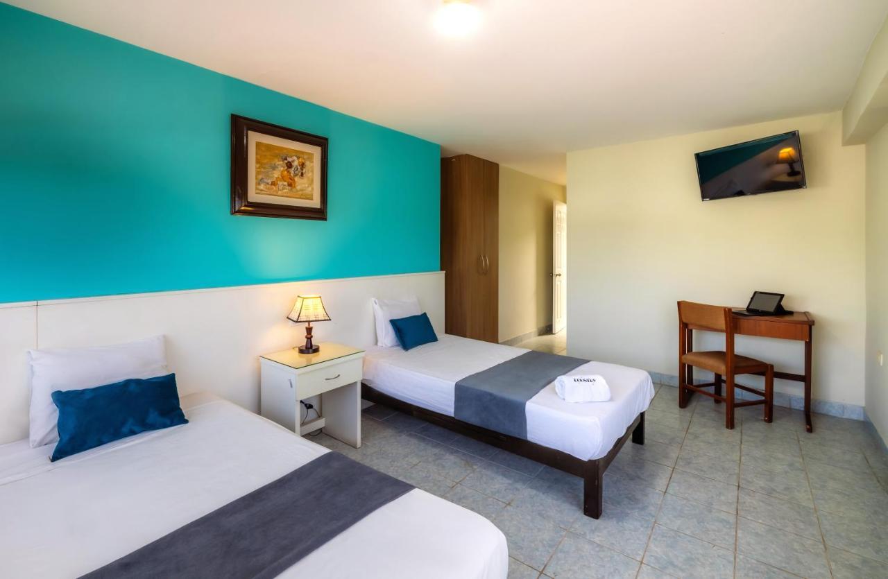 Hotel Country Trujillo Encalada Exteriér fotografie