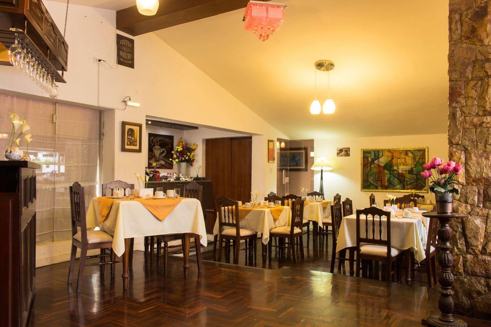 Hotel Country Trujillo Encalada Exteriér fotografie